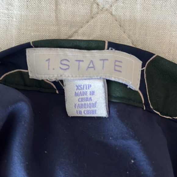 Navy and green pleated mini skirt. - Picture 4 of 6